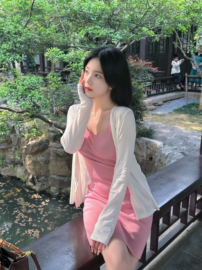 他是谁 封面